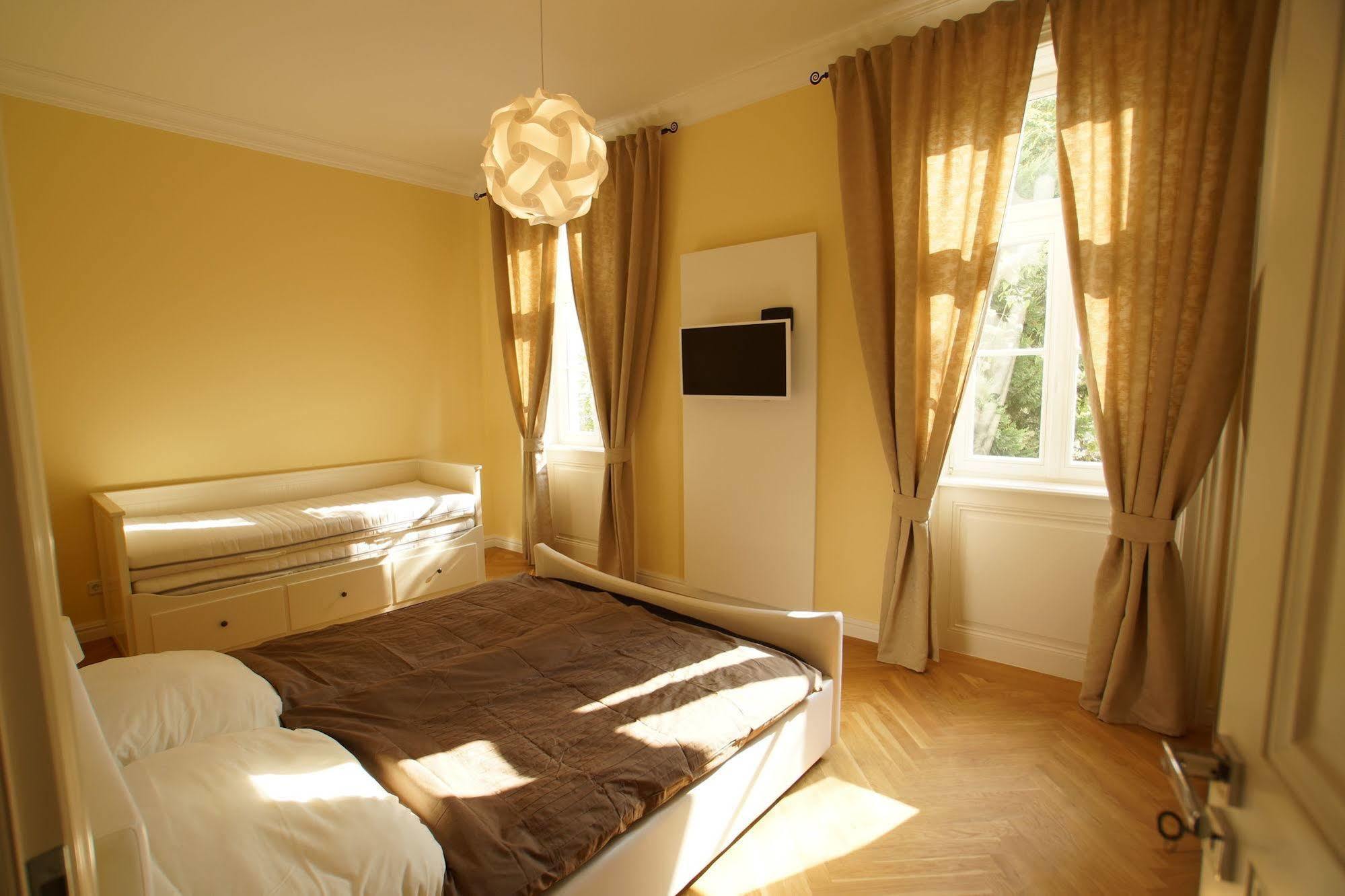 Imperial Schoenbrunn - Contactless Check-in Appartamento
